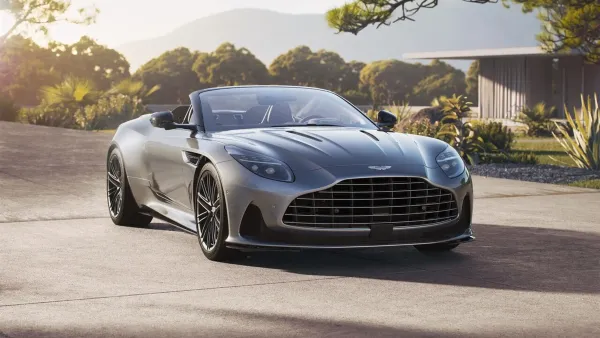 Aston Martin DB12 Gris