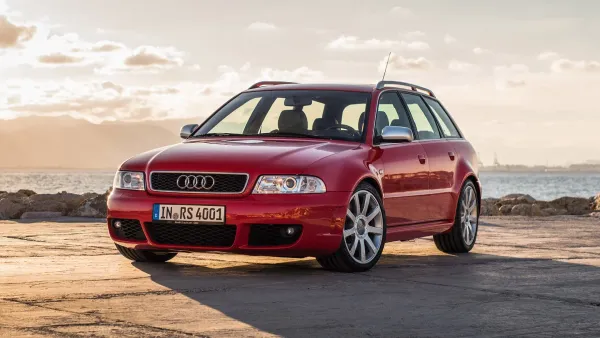 Audi RS4 Avant B5 Rojo