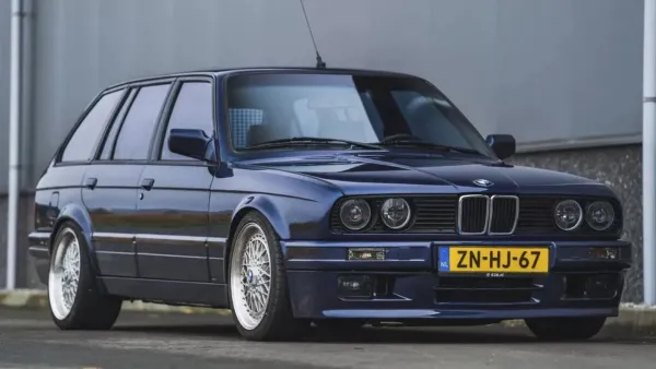 BMW E30 Touring Azul