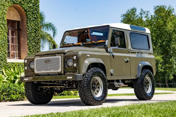 Land Rover Defender 90 Verde Militar