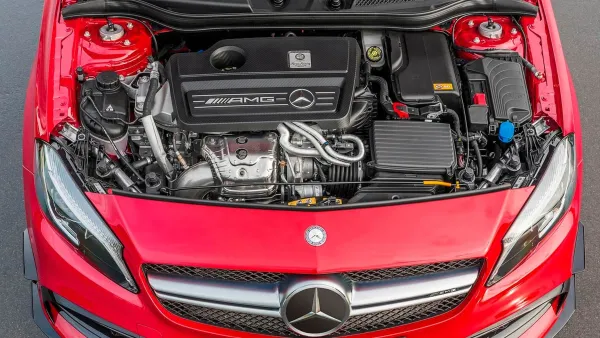 Partes Mecanicas de un Mercedes A 45 AMG 2016 Rojo