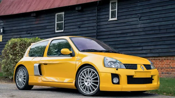 Renault Clio V6 Amarillo