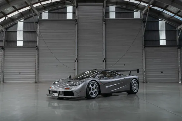 McLaren F1 Plateado