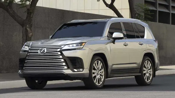 Lexus LX 600 2022 Plateado