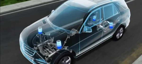 Holograma de auto presentando el sistema de suspensión neumática de un auto