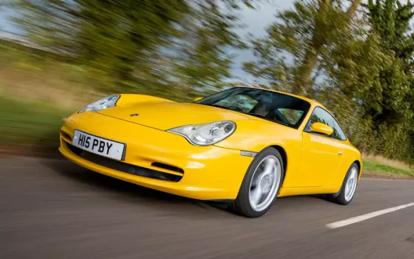 Porsche 911 (996) Amarillo