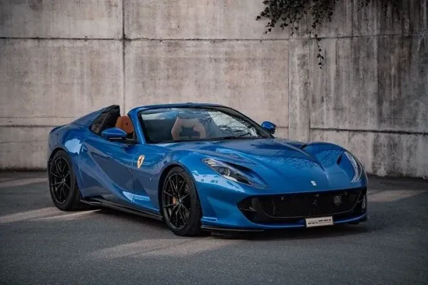 Ferrari 812 GTS Azul