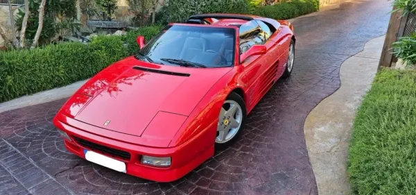 ¡El Ferrari 348: Una Belleza Maltratada! 🚗💨