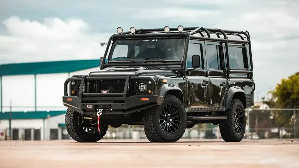 Land Rover Defender Negro