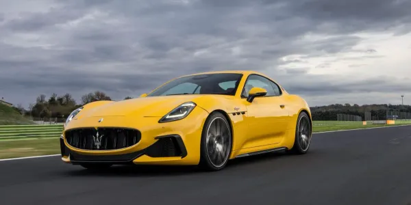  Maserati GranTurismo 2024 Amarillo