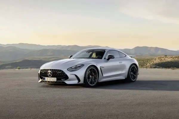 Mercedes-AMG GTR 2023 Plateado