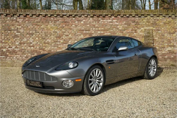 Aston Martin Vanquish 2003 Plateado