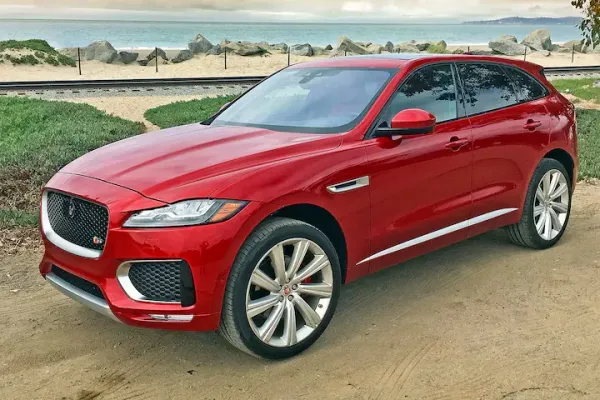 Jaguar F-Pace S 2023  Rojo