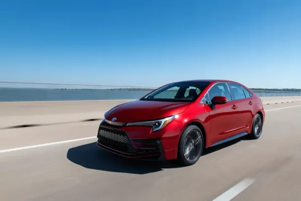 Toyota Corolla Hybrid 2023 Rojo