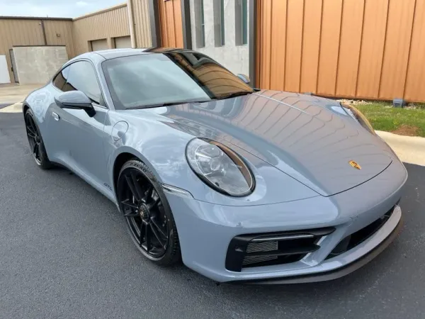 Porsche 911 GTS 2023 Gris