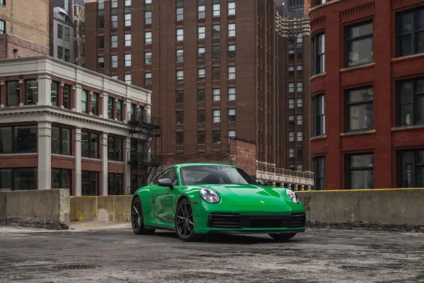 Porsche 911 2023 Verde