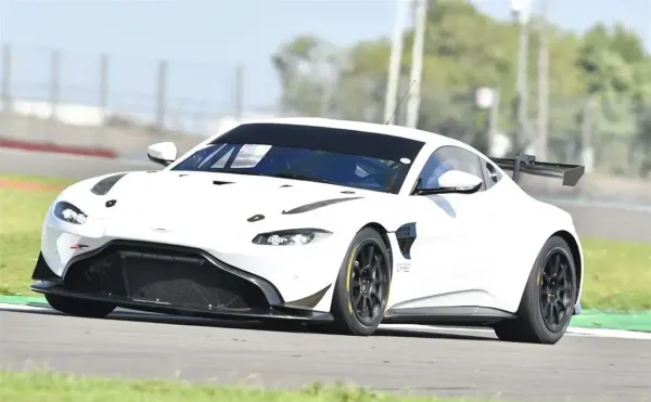 Aston Martin Vantage GT4 Blanco