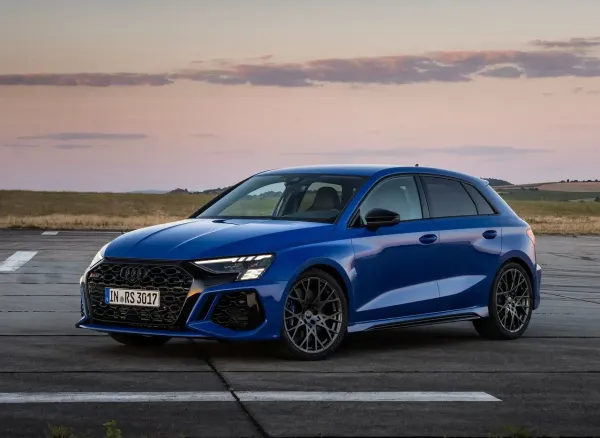 Audi RS3 Sportback 2023 Azul