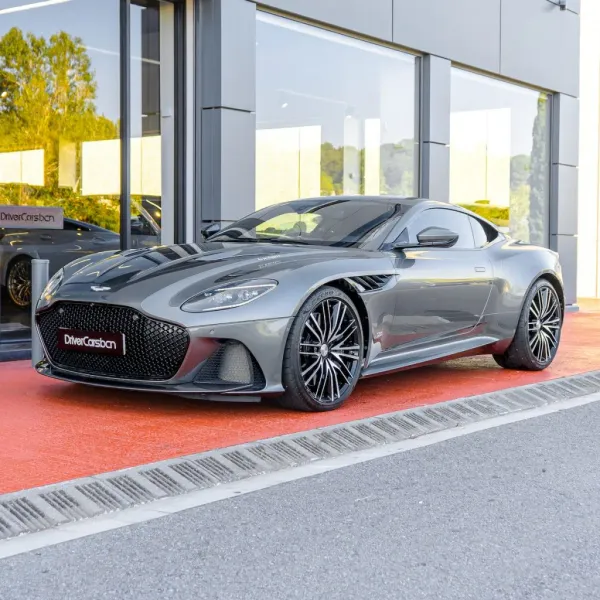 Aston Martin DBS Superleggera Gris