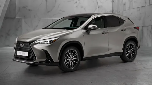 Lexus NX 2022 Plateado