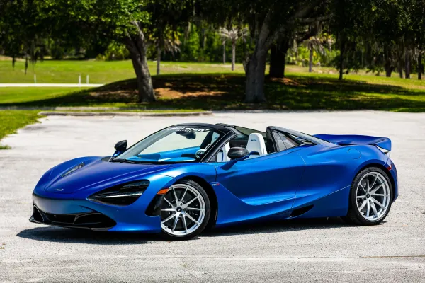 McLaren 720S Spider Azul