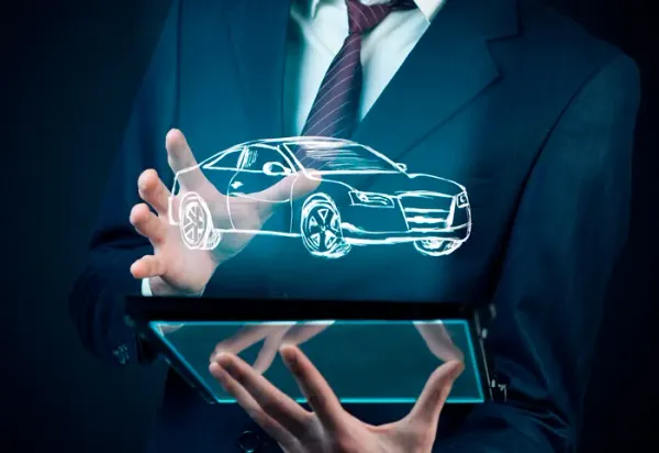 Persona sosteniendo Tablet que proyecta holograma de auto 