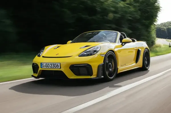 Porsche 718 Spyder RS Amarillo