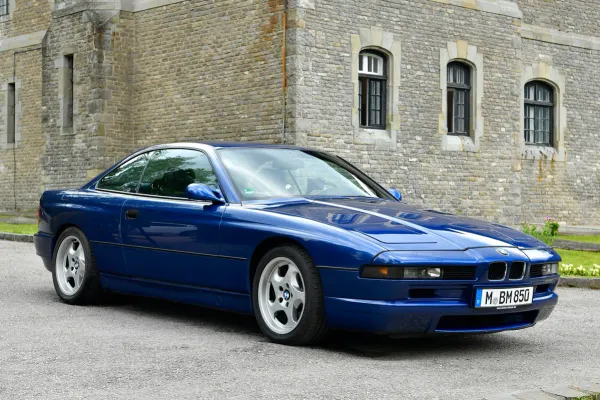 BMW 850 CSi Azul