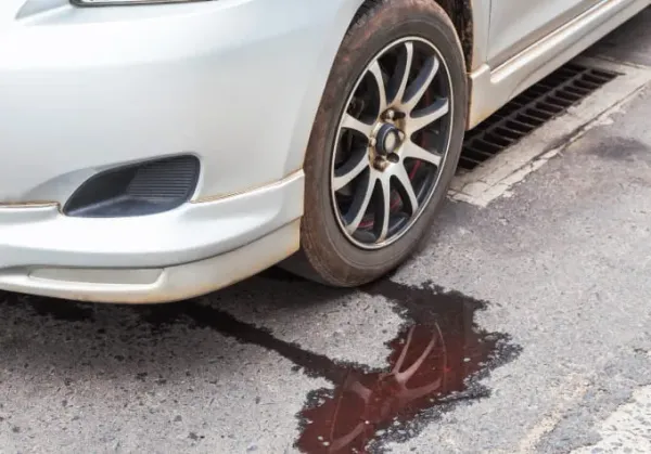 Auto con bote de refrigerante 