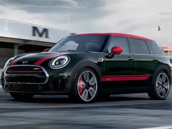 Mini Cooper Clubman JCW 2024 Verde