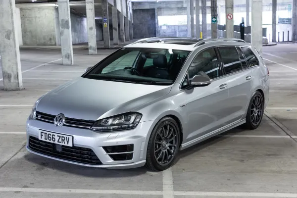 Volkswagen Golf R Estate Plateado