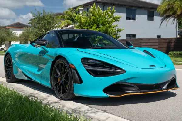 McLaren 720S Azul