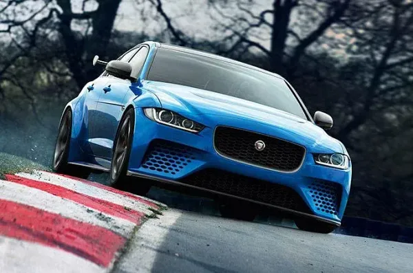 Jaguar XE Project 8 Azul