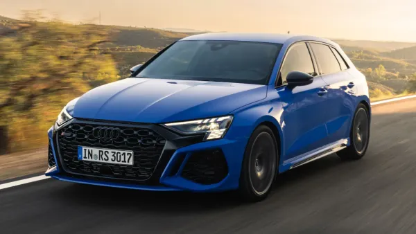 Audi RS3 Sportback 2022 Azul