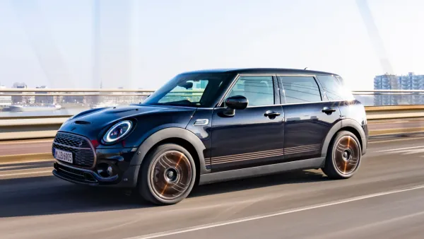 Mini Clubman 2023 Negro