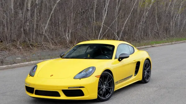 Porsche 718 Cayman T Amarillo