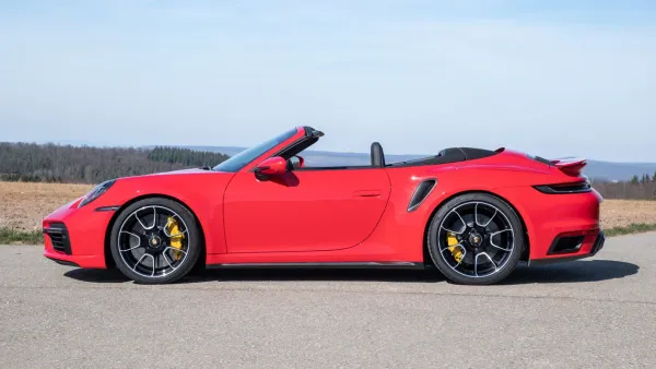 Lateral Porsche 911 Turbo Cabriolet Rojo