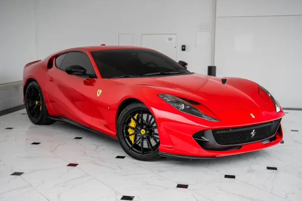 Ferrari 812 Superfast Rojo