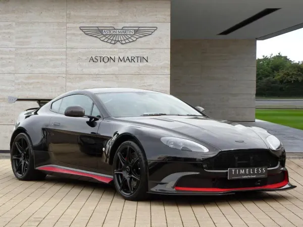 Aston Martin Vantage GT8 Negro