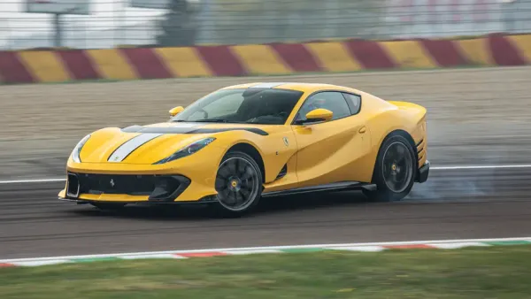 Ferrari 812 Competizione Amarillo