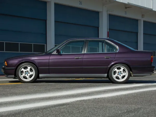 BMW M5 E34 Morado