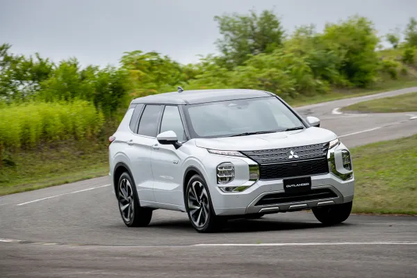 Mitsubishi Outlander PHEV 2023 Blanco