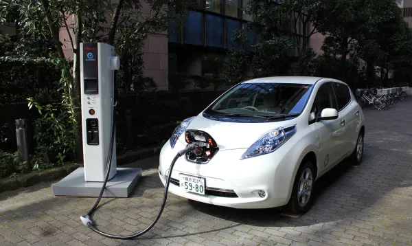 Auto Eléctrico Cargando