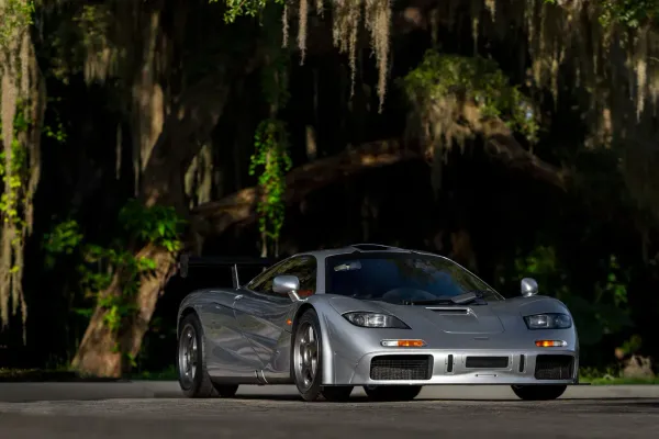 McLaren F1 Plateado