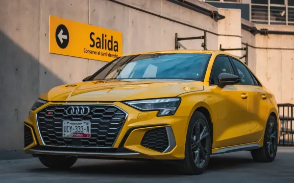 Audi S3 Amarillo