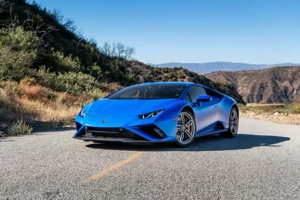 Lamborghini Huracán RWD Azul