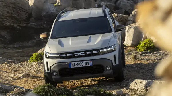 Dacia Duster 2024 Plateado