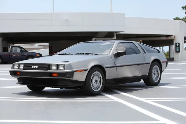 DeLorean DMC-12 Plateado