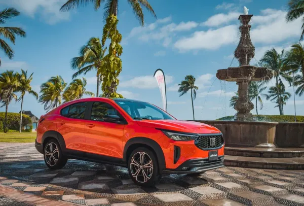 El Fiat Fastback 2024 color naranja