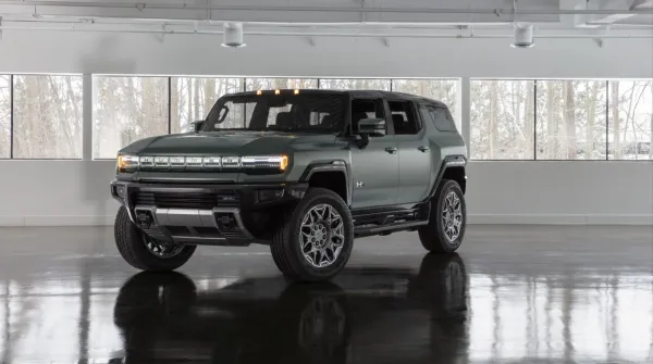 GMC Hummer EV SUV Verde